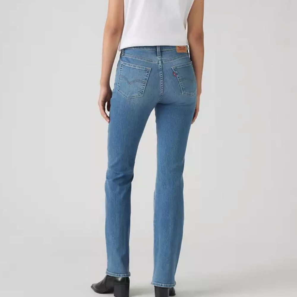Levi's 725 High Rise Bootcut Jeans - Picture 4 of 5